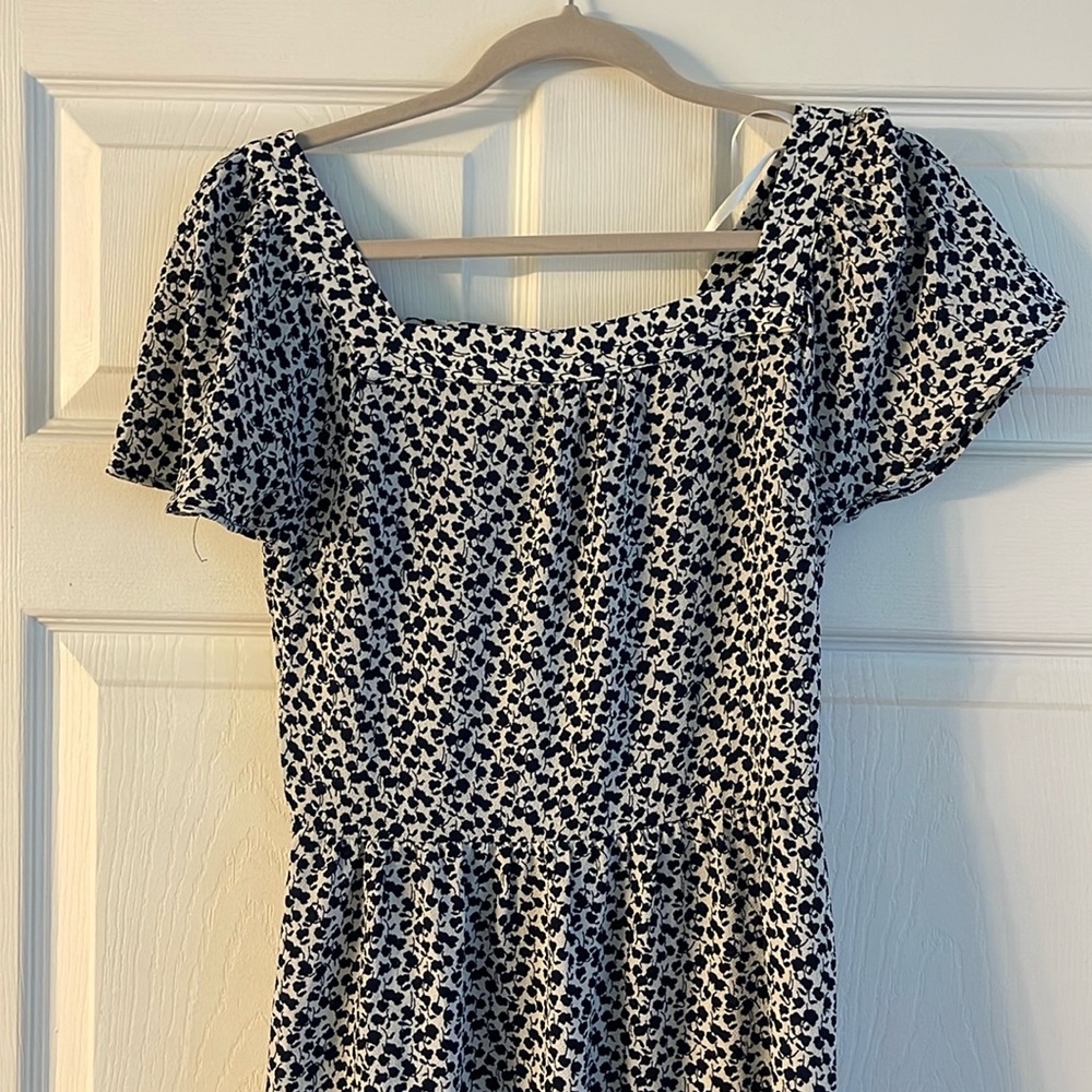 Women’s Navy and White Floral Dress Square Neck